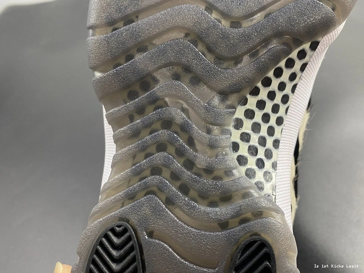 Instinct Air AR0715-010 11 Animal Jordan 1217